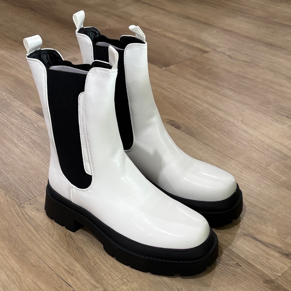 NEW Women’s Sun Gurg Pull On Chelsea Boots